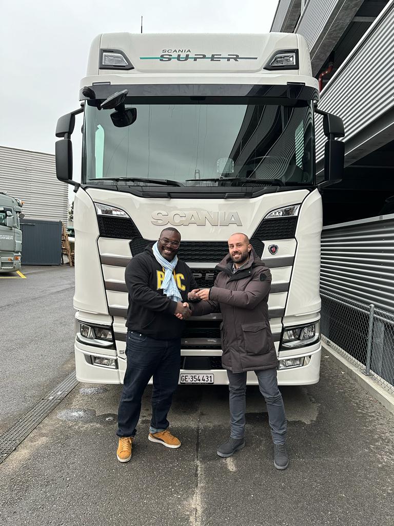 Prospère est un jeune entrepreneur qui a plus de 30 ans d’expérience dans le domaine du transport et de la logistique.